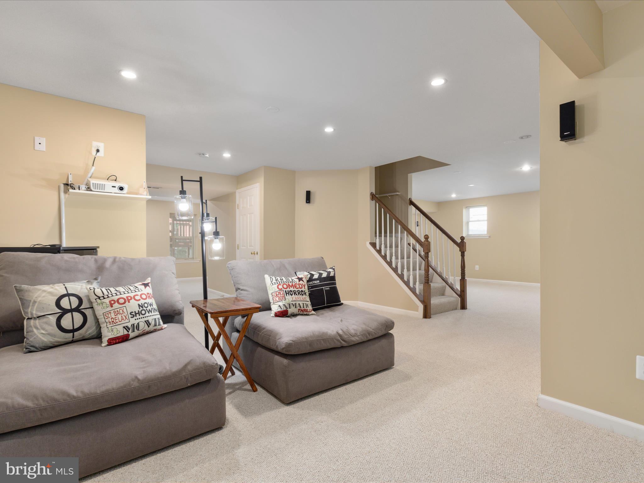 FAIR OAKS CHASE - Residential