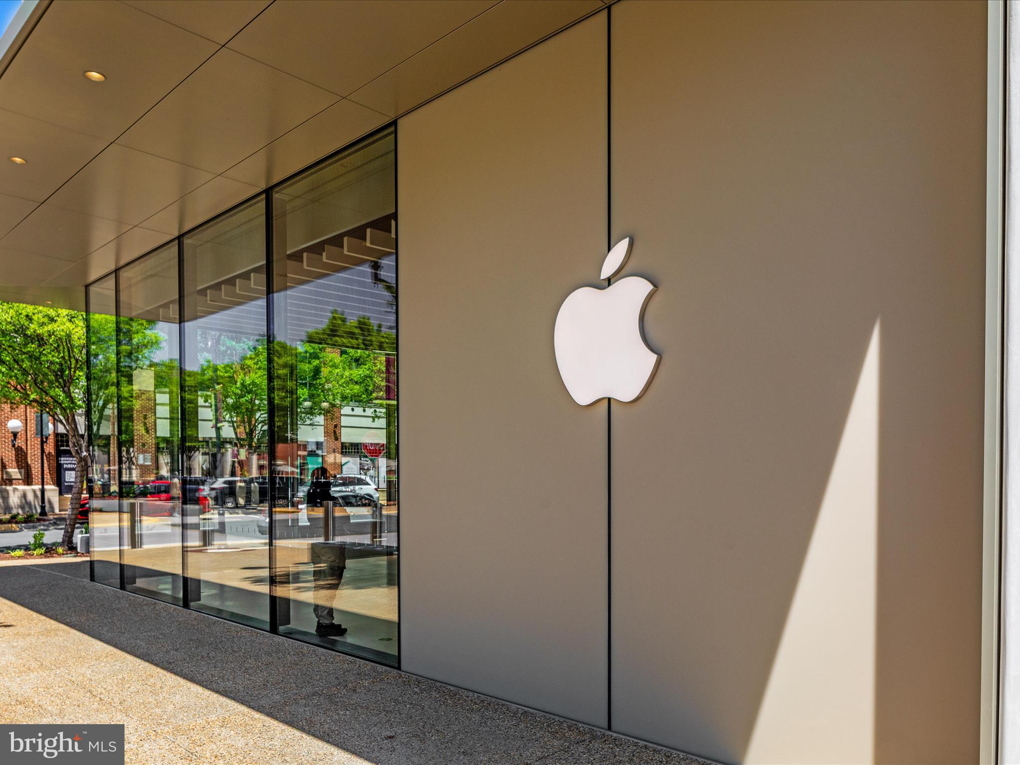 FAIR OAKS CHASE - Residential