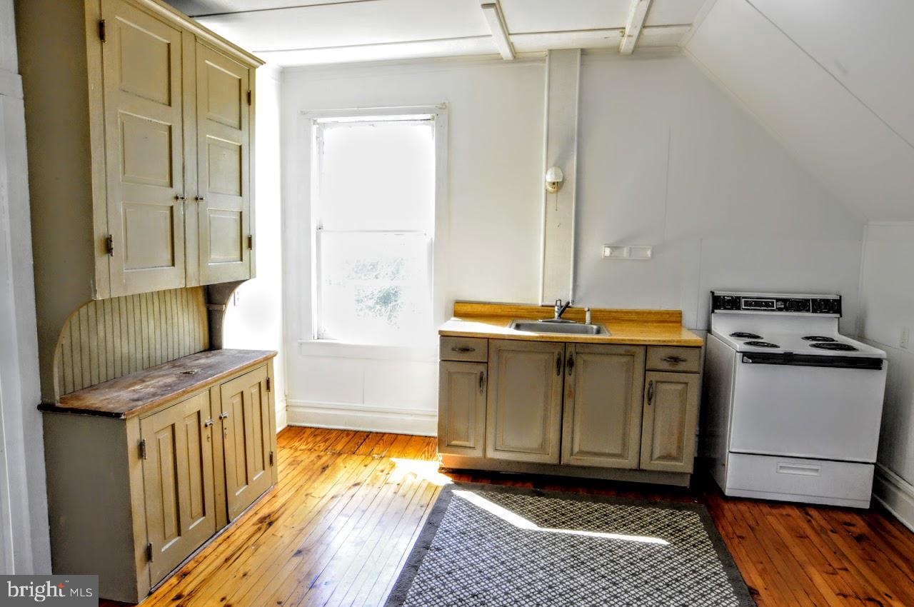 201 DELAWARE AVE 4