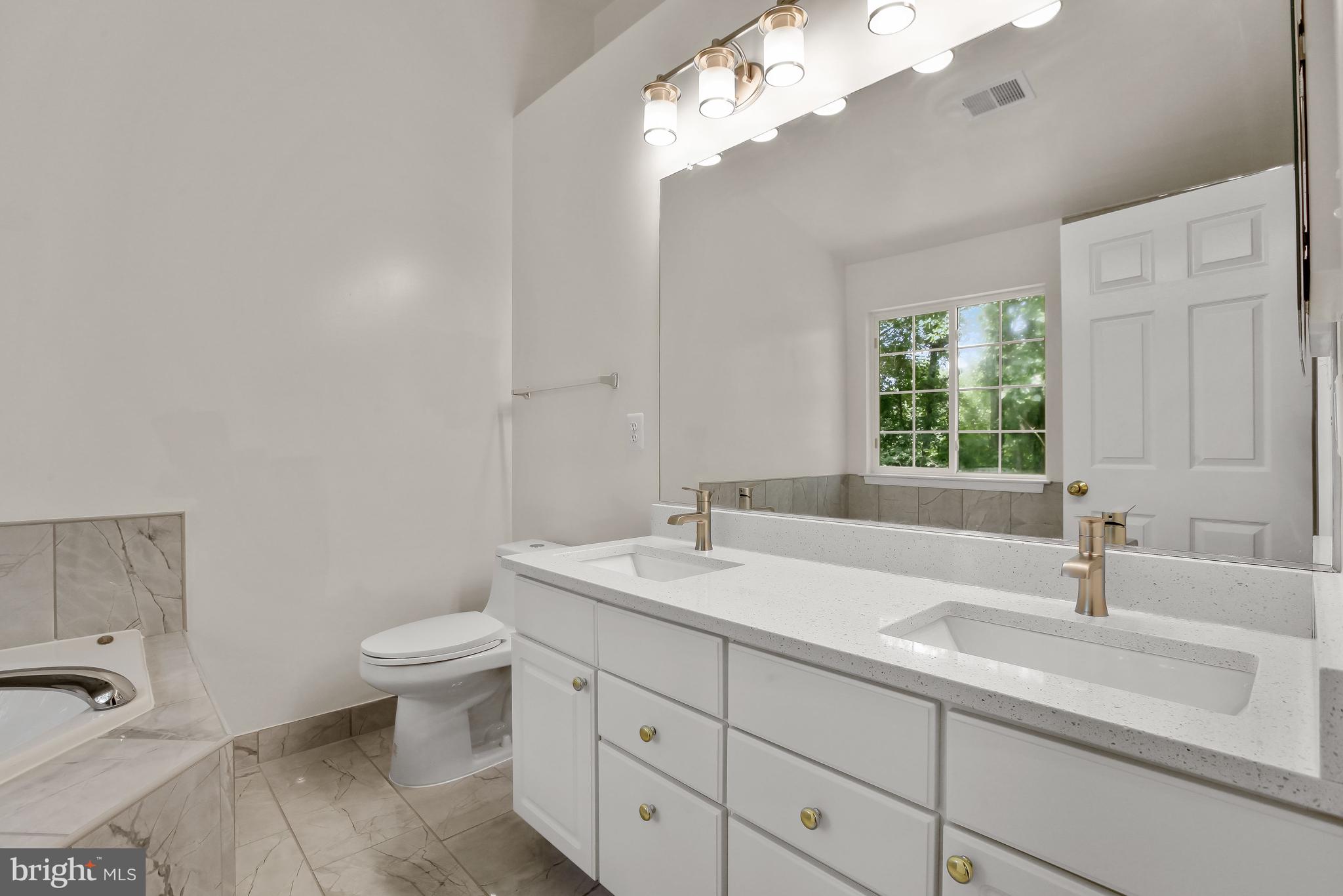 FAIRFAX RIDGE - Residential