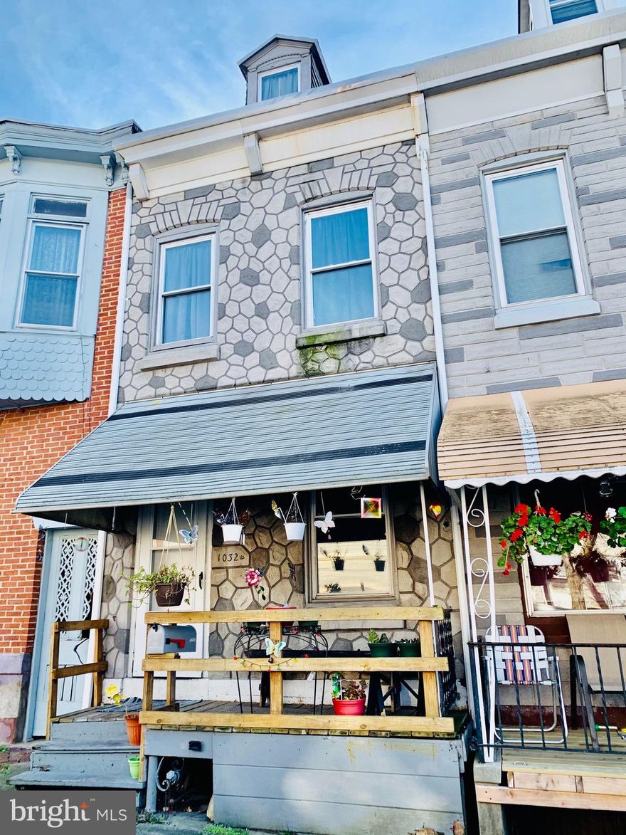 Very well maintained 5 bed 1 bath. Updated electric. new windows and back roof. Spacious living room and dining room. Large bedrooms! Schedule a showing today!