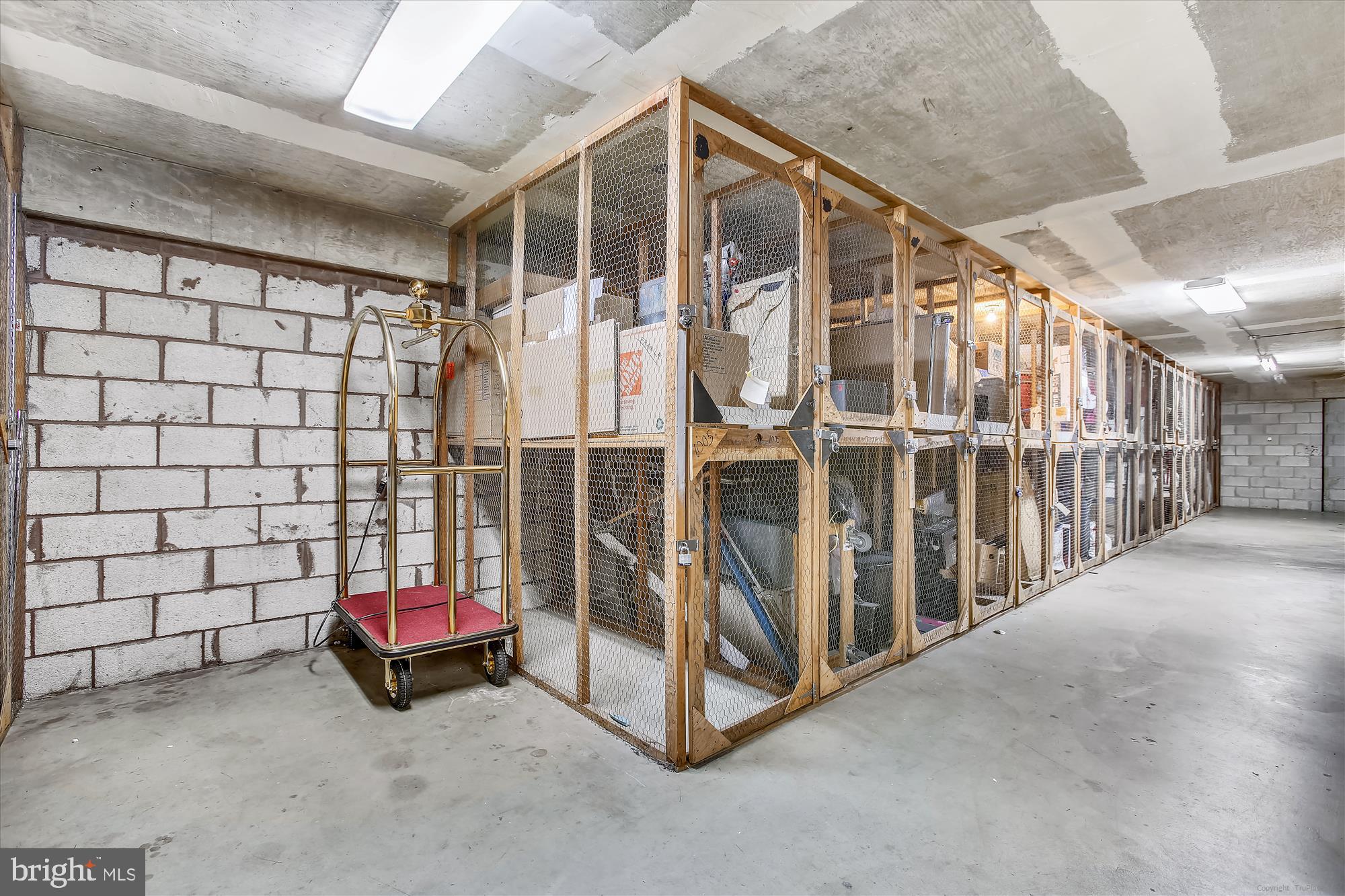 HORIZON HOUSE - Residential Lease