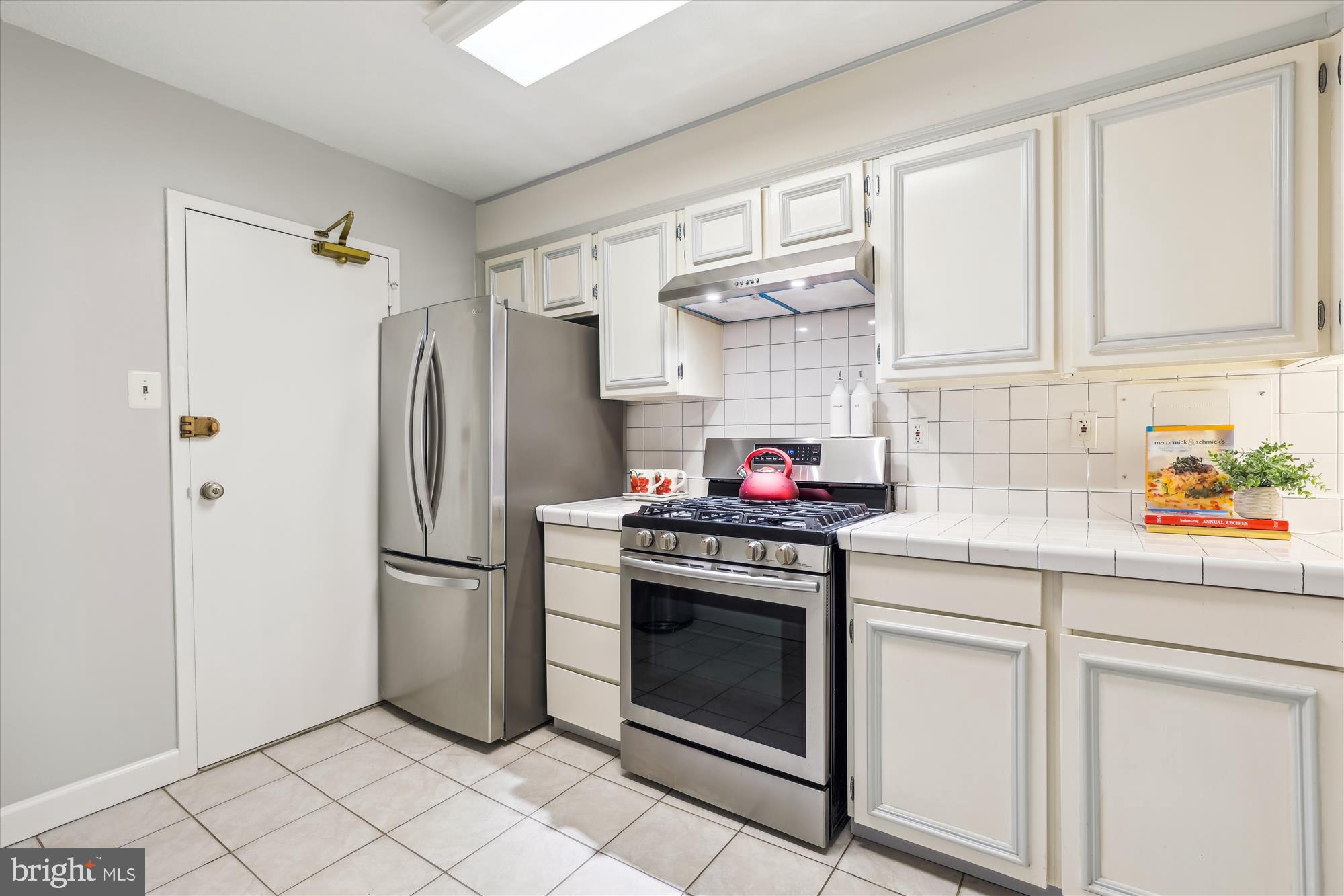 HORIZON HOUSE - Residential Lease