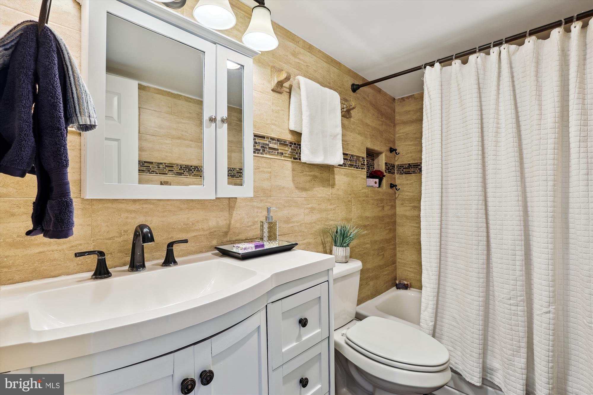 HORIZON HOUSE - Residential Lease