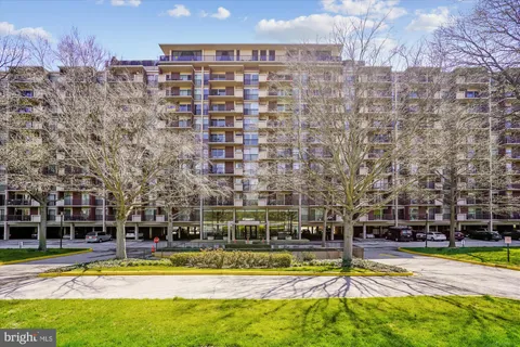 1300 Army Navy Drive Unit 225, Arlington, VA MLS: VAAR2054726