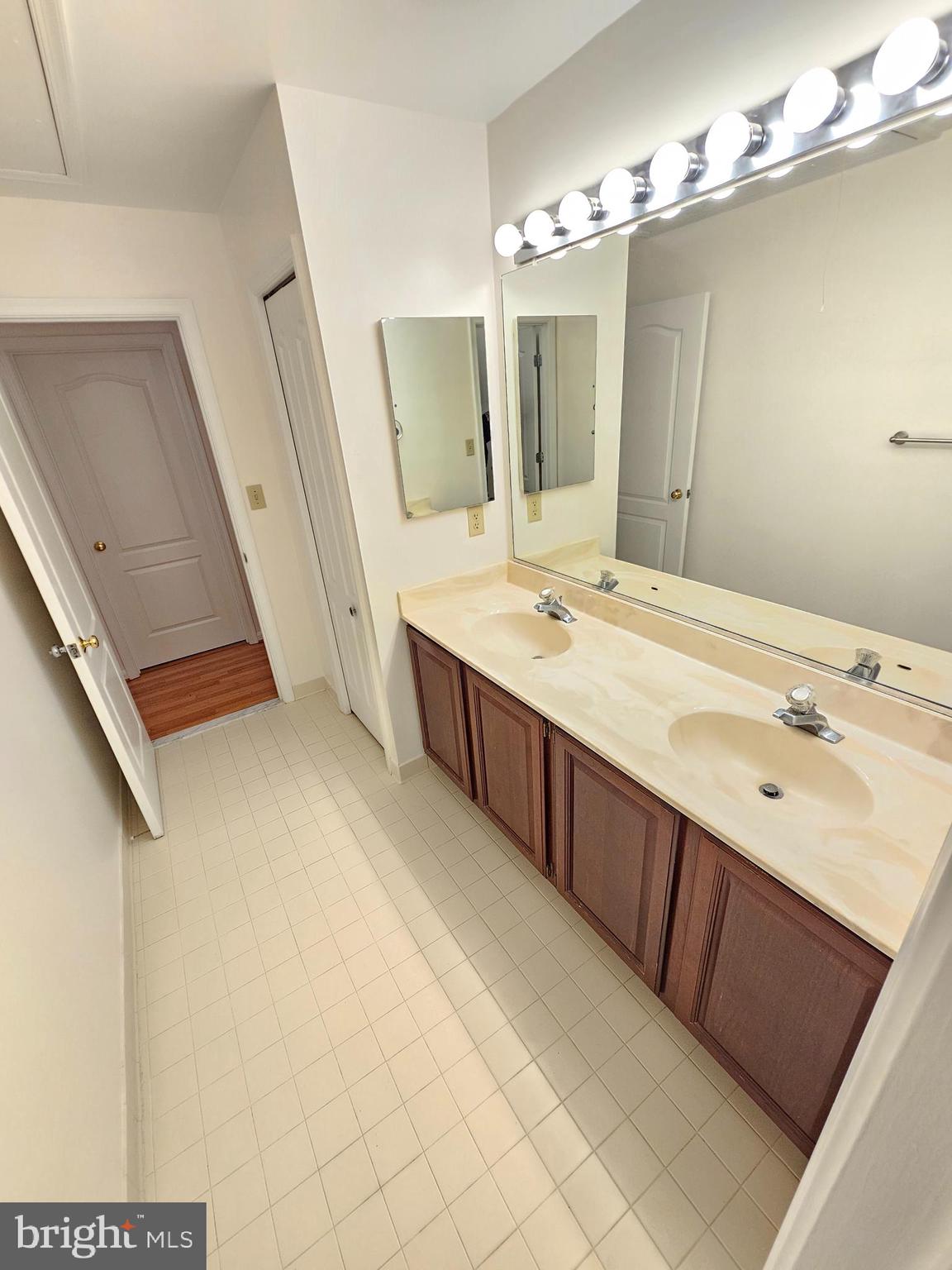 DORAL - Residential Lease