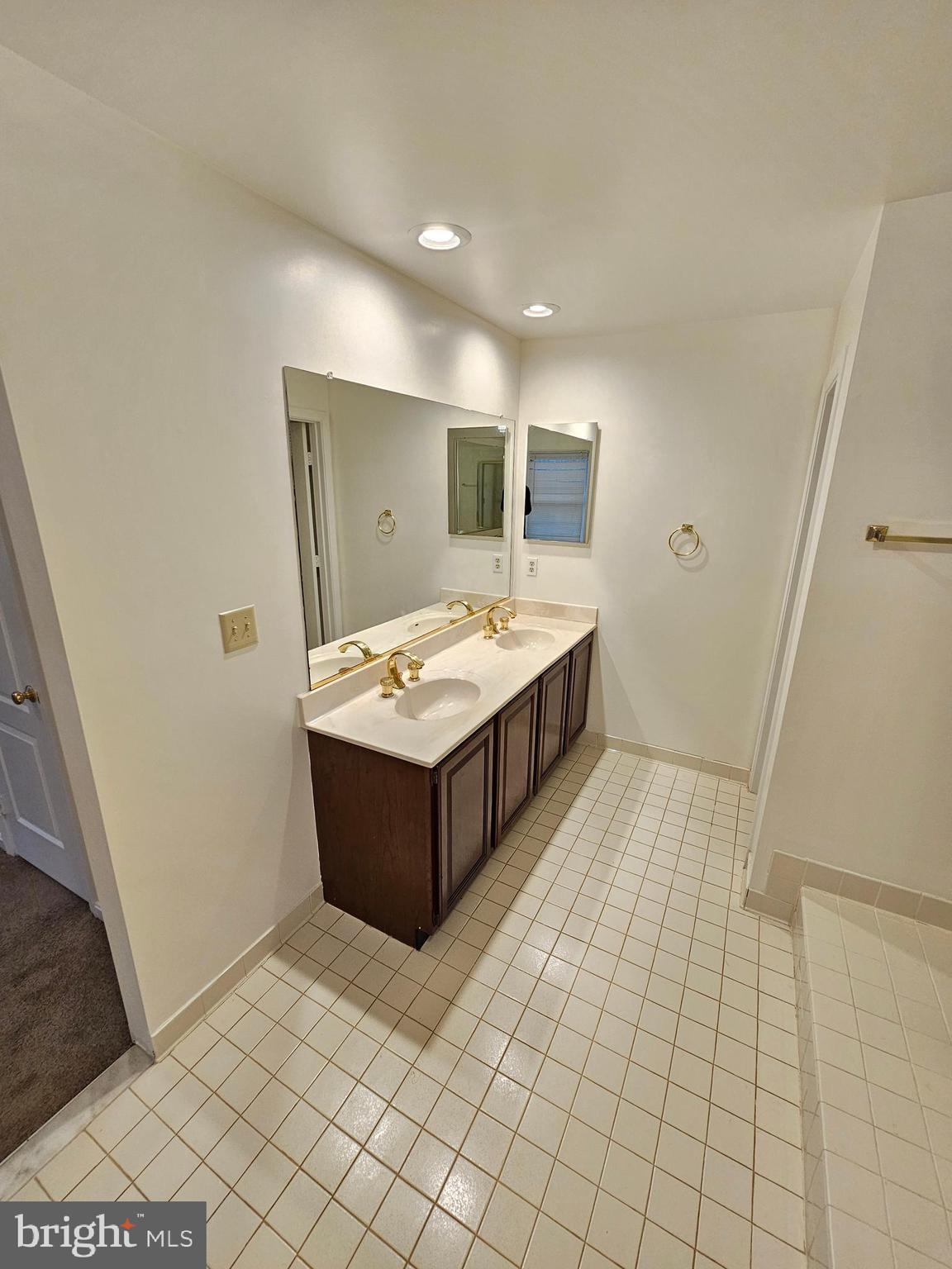 DORAL - Residential Lease