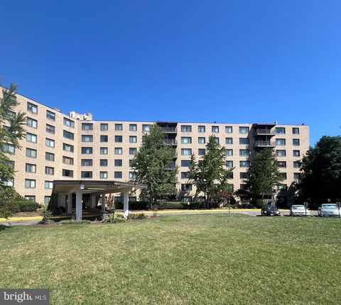 Photo of 3450 Toledo Terrace #106, HYATTSVILLE, MD 20782 (MLS # MDPG2182200)