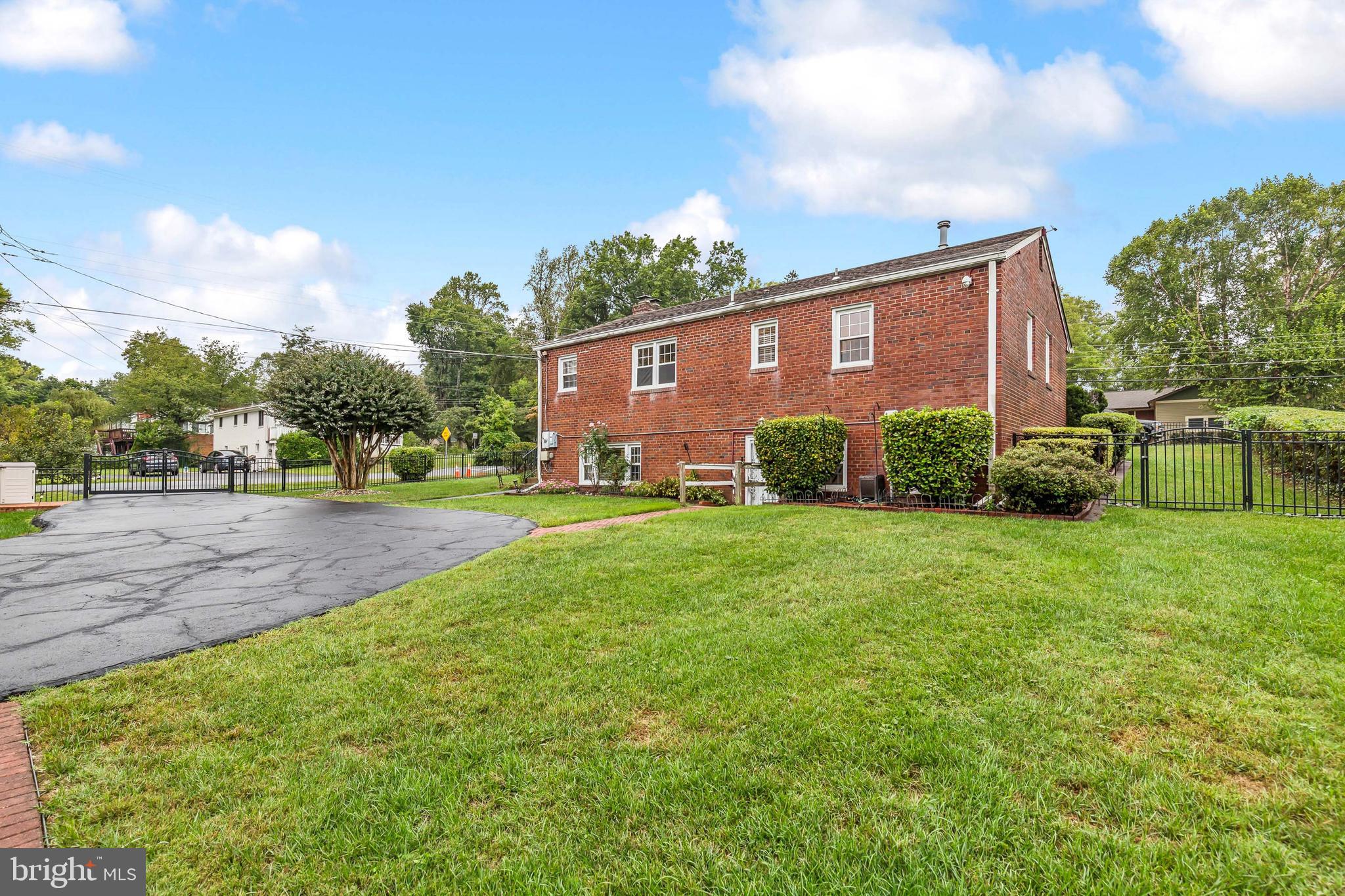 FAIRFAX ACRES - Residential