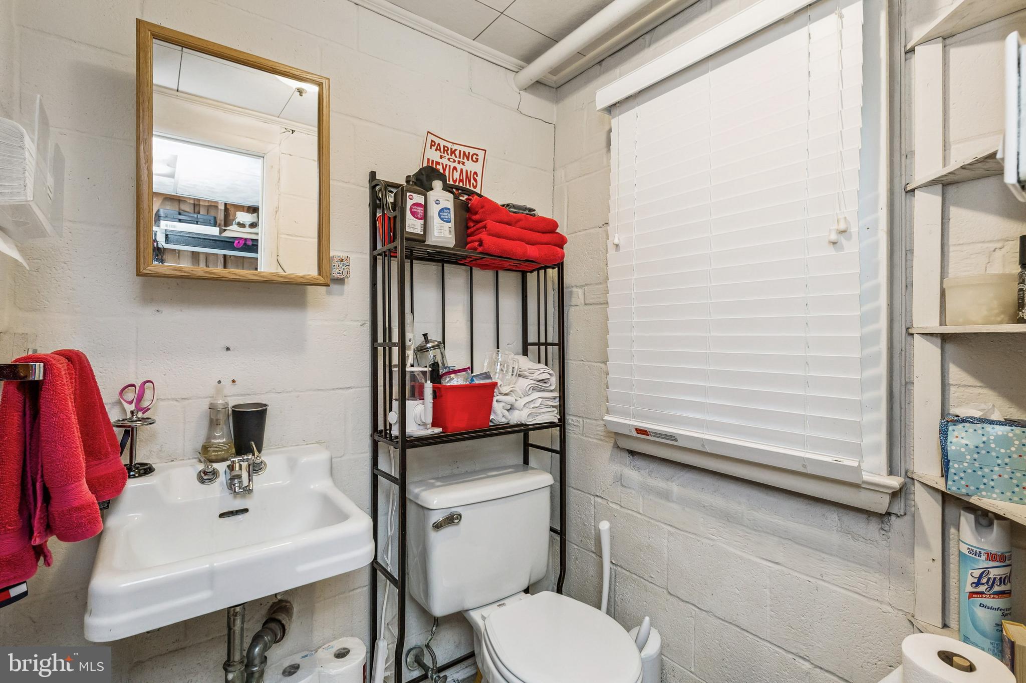 FAIRFAX ACRES - Residential