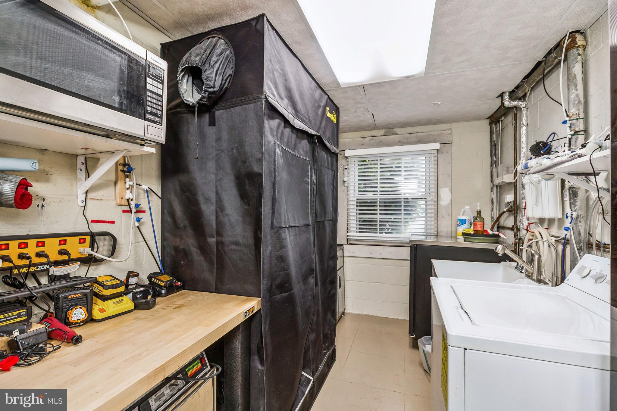 FAIRFAX ACRES - Residential