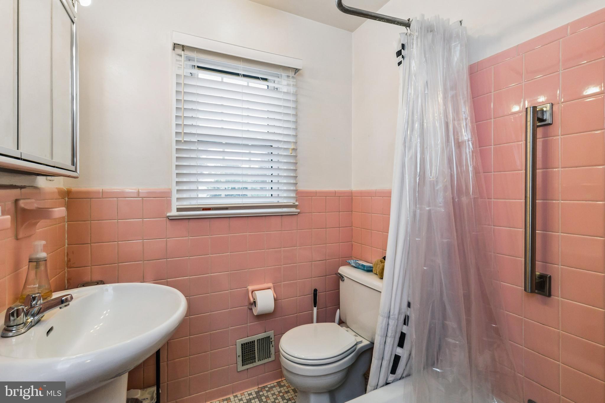 FAIRFAX ACRES - Residential