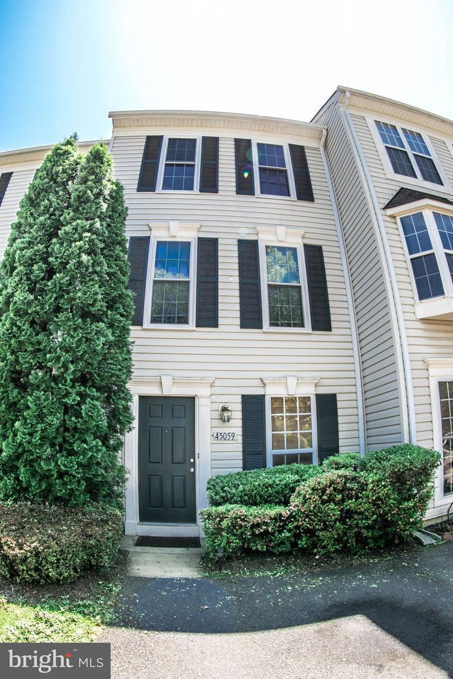 Fantastic 3 level Ashburn Townhouse in great school districts.  Open floorplan lower level features sun lit kitchen with stainless steel appliances and easy access to fenced back yard area.  You will enjoy the two separate family areas and generous bedroom sizes. Windows replaced 2015.