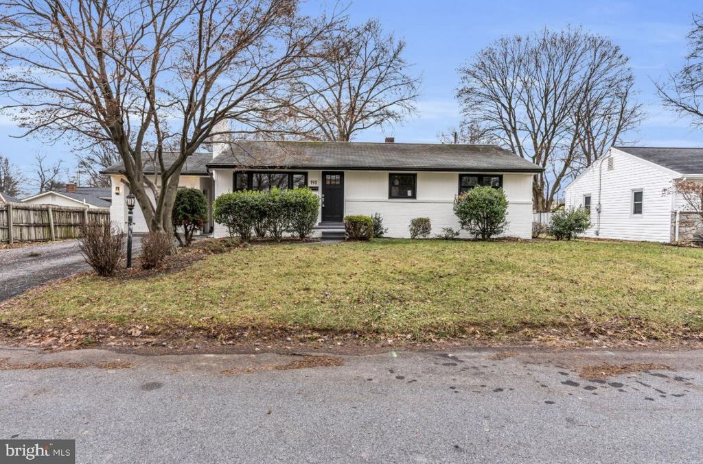 Photo of 190 East Avenue, Landisville, PA 17538 (MLS # PALA2044582)