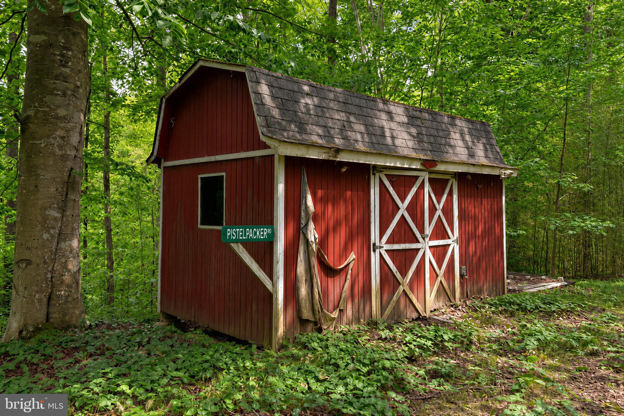 SECLUDED ESTATES - Residential