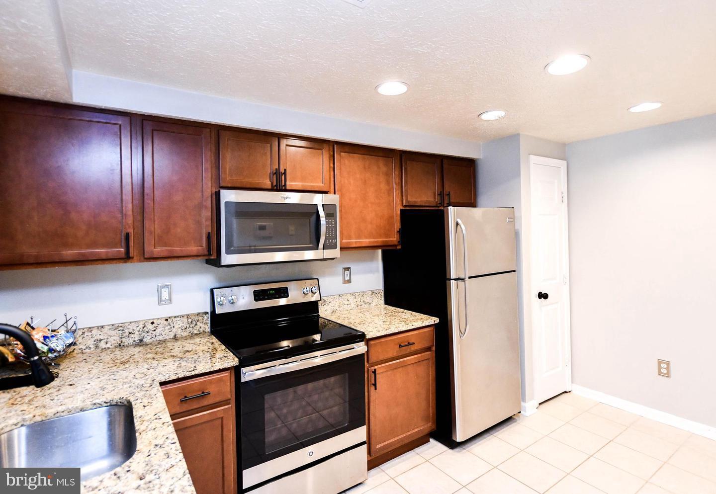 OVERLOOK - Residential Lease