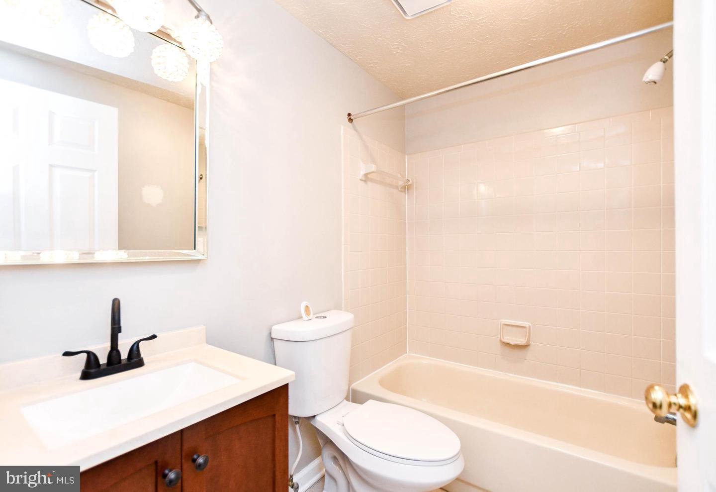 OVERLOOK - Residential Lease