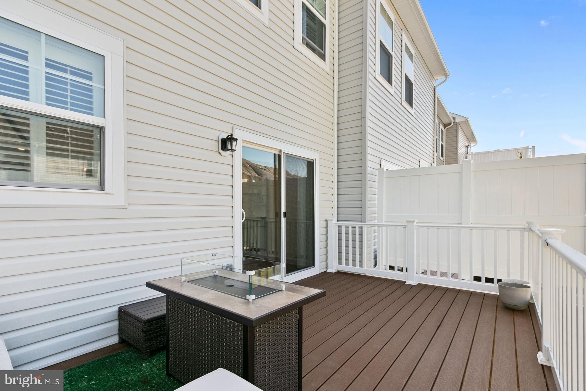 DEEP HARBOUR - Residential