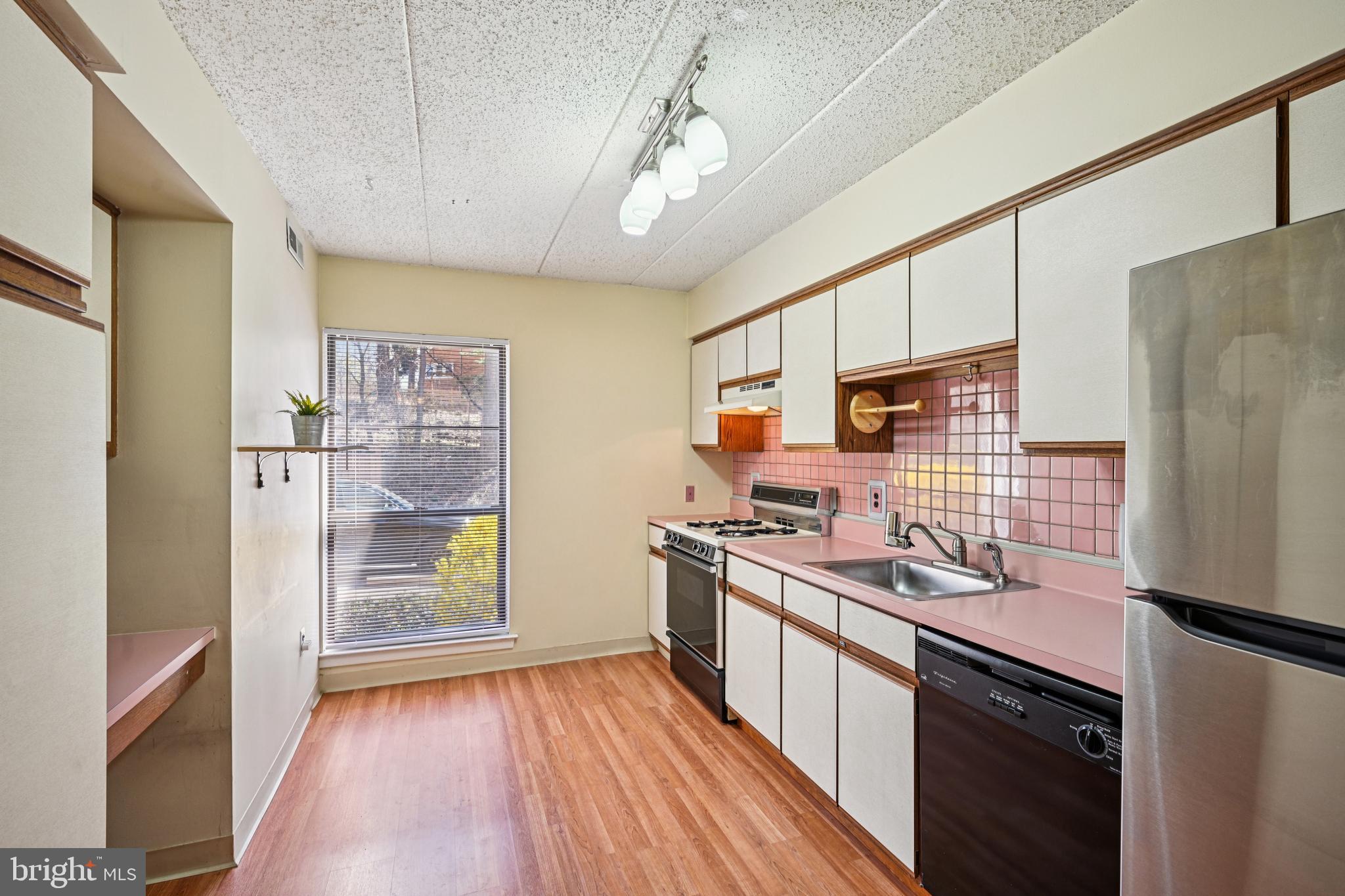 GREEN TREE SUMMIT - Residential