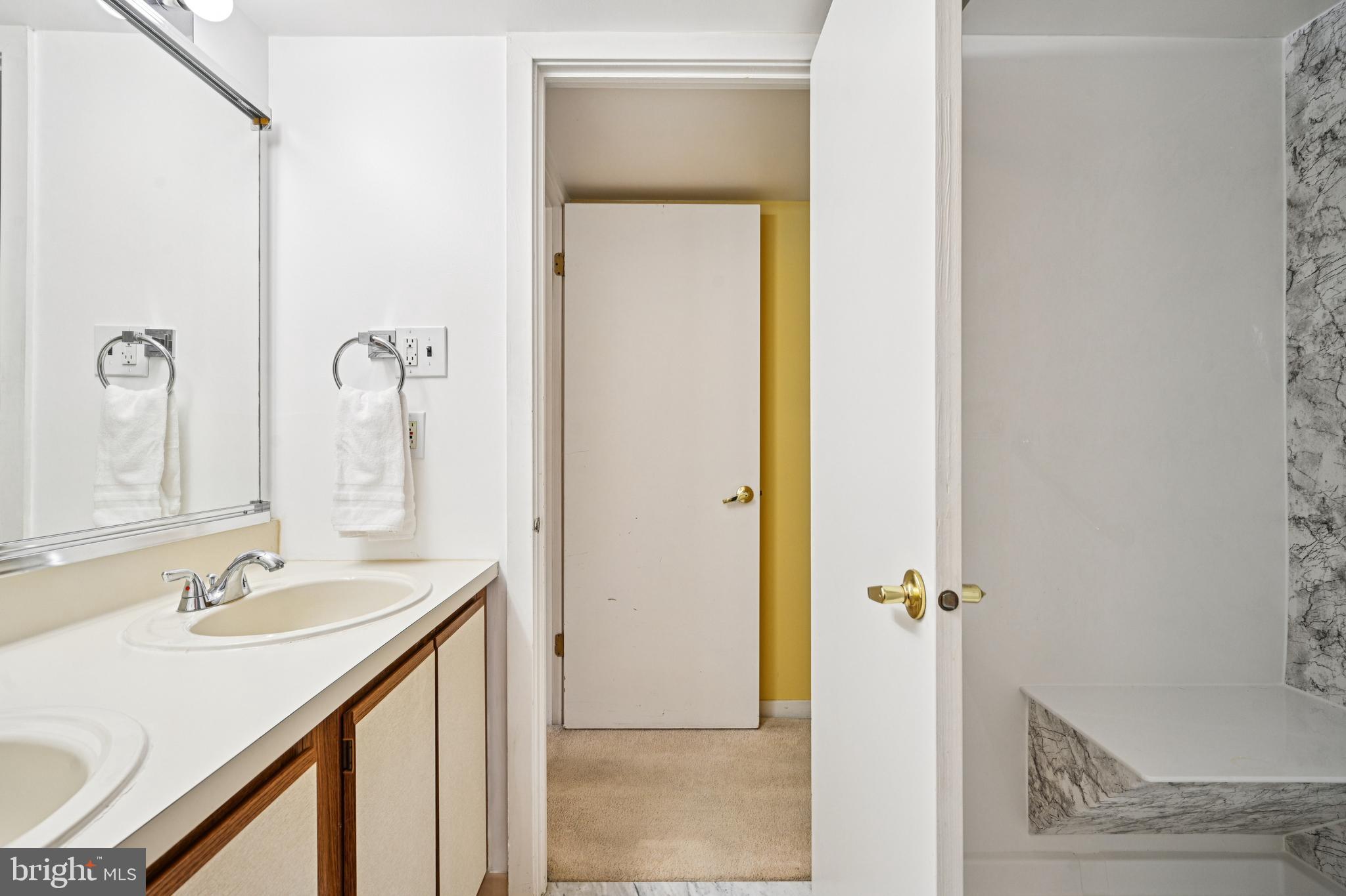 GREEN TREE SUMMIT - Residential