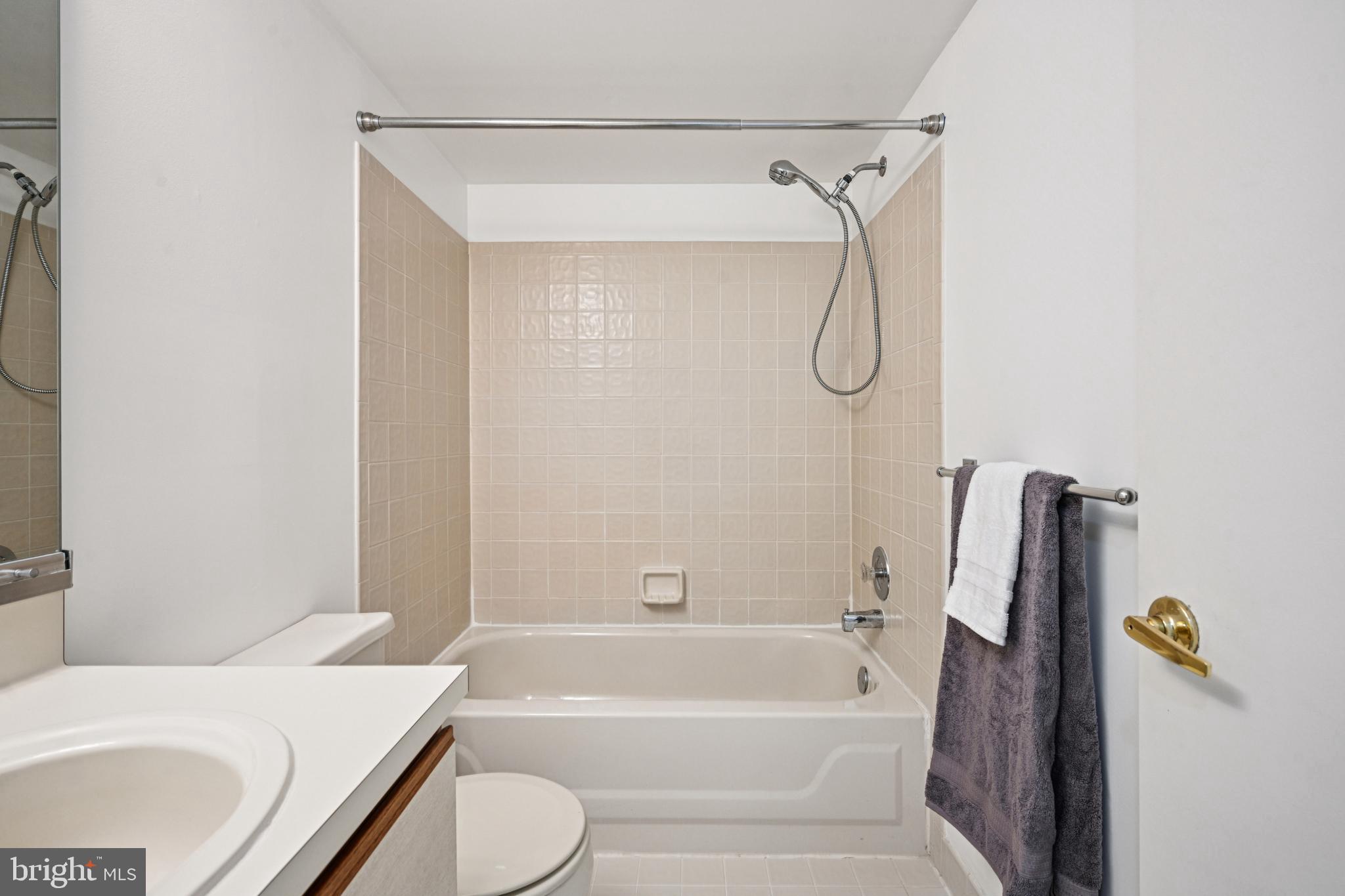 GREEN TREE SUMMIT - Residential