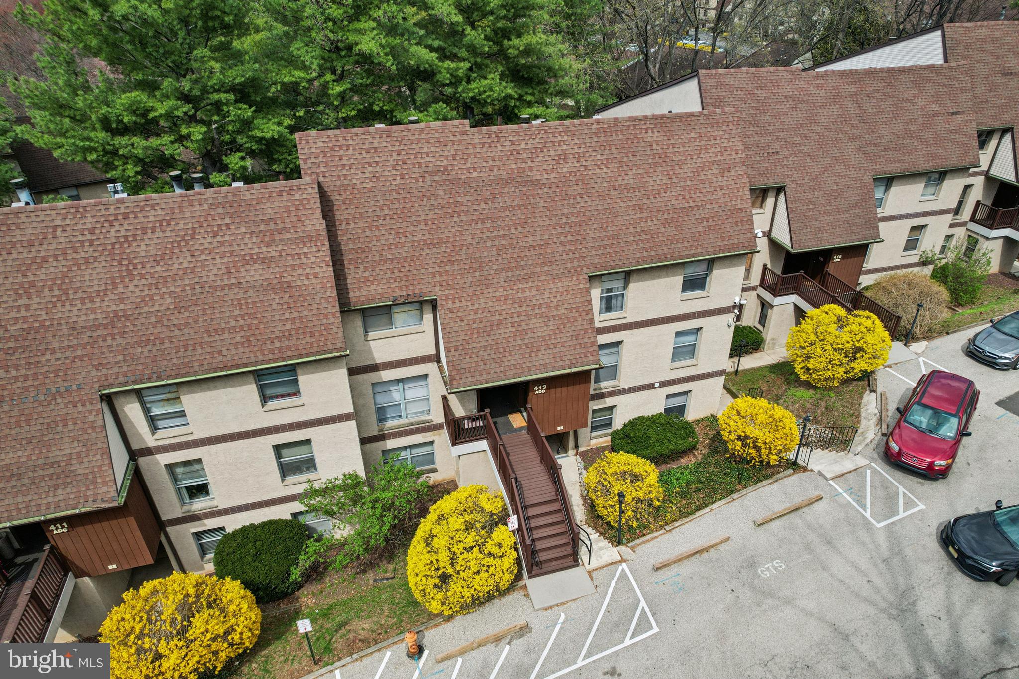 GREEN TREE SUMMIT - Residential