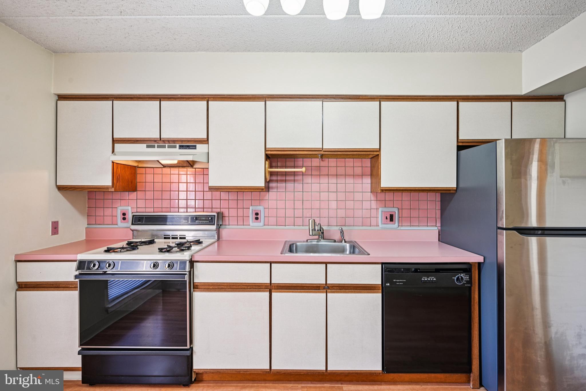 GREEN TREE SUMMIT - Residential