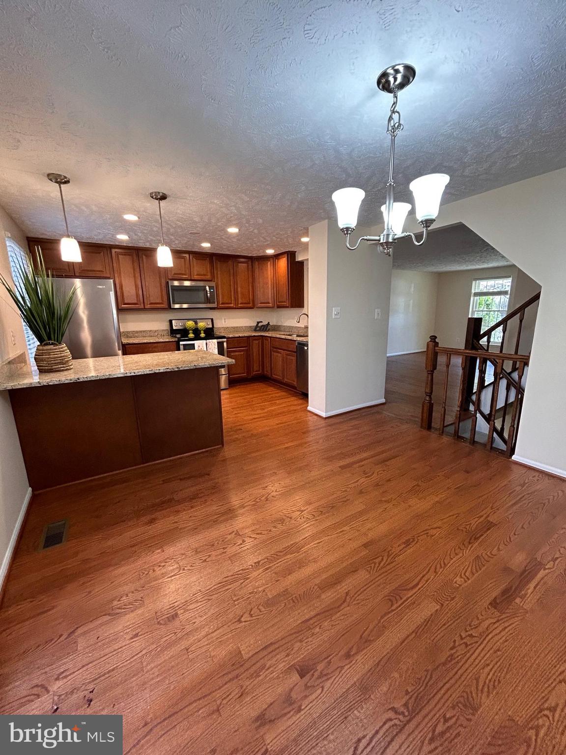 SUMMIT CHASE CLUSTER - Residential Lease