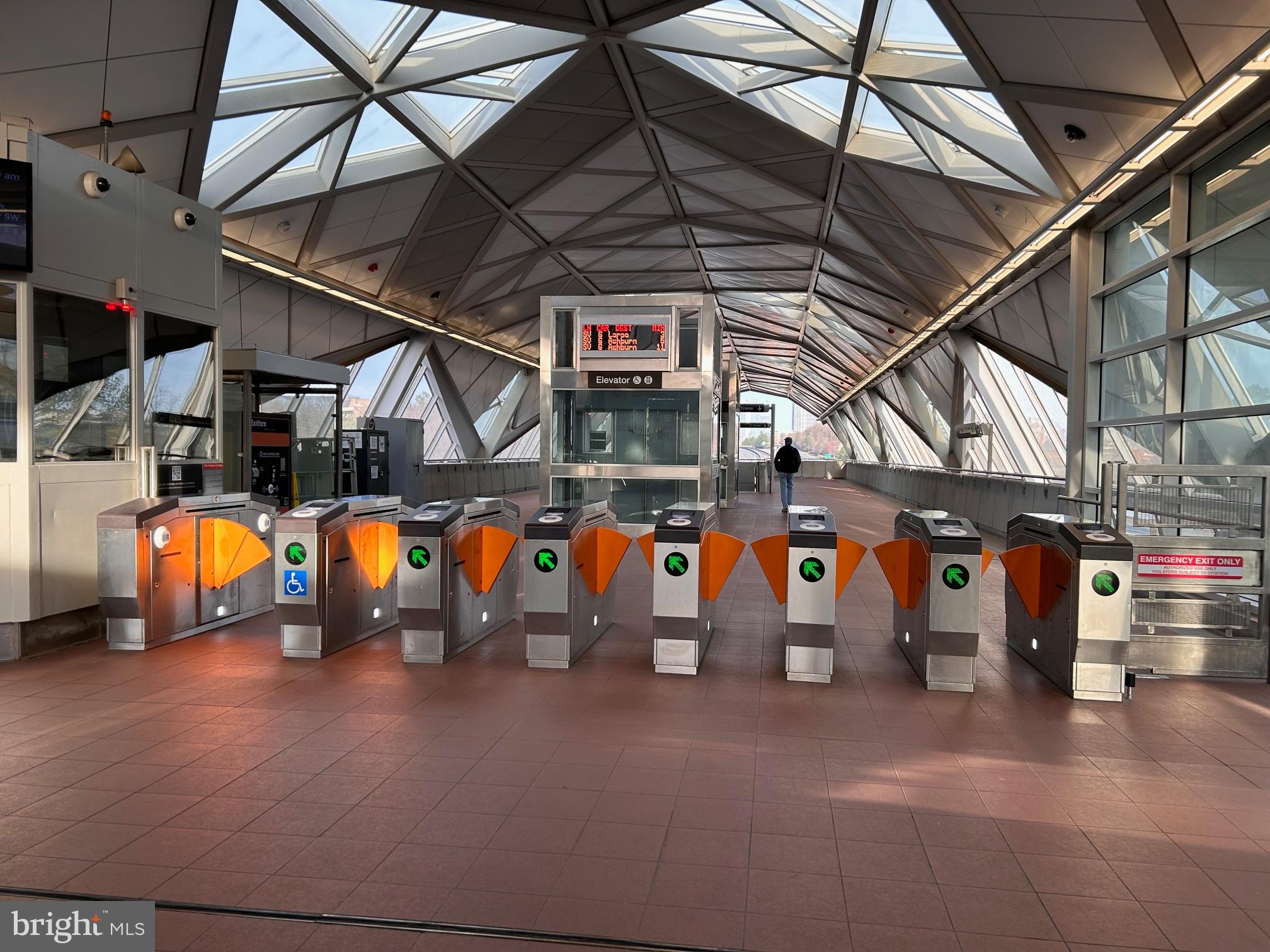 SUMMIT CHASE CLUSTER - Residential Lease