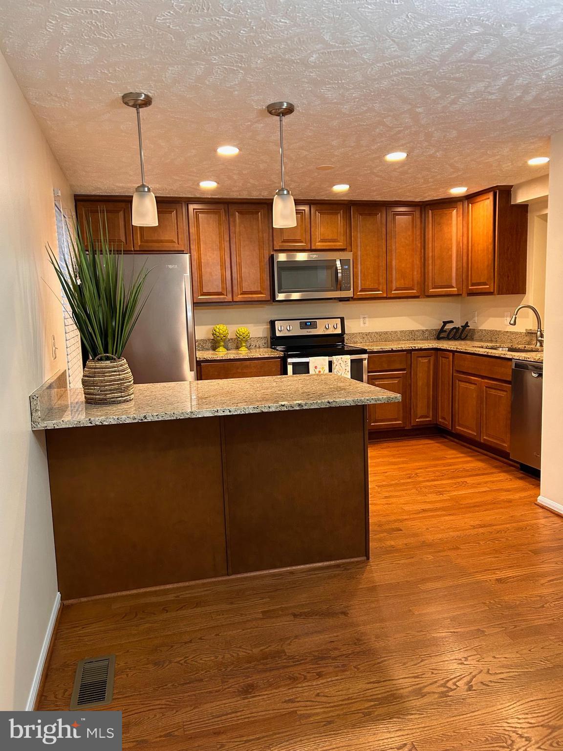 SUMMIT CHASE CLUSTER - Residential Lease