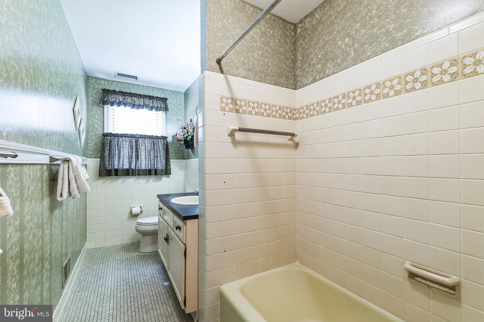 NEWTOWN SQ - Residential