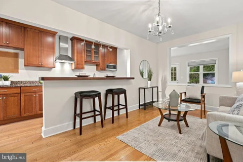 MLS: DCDC2281770