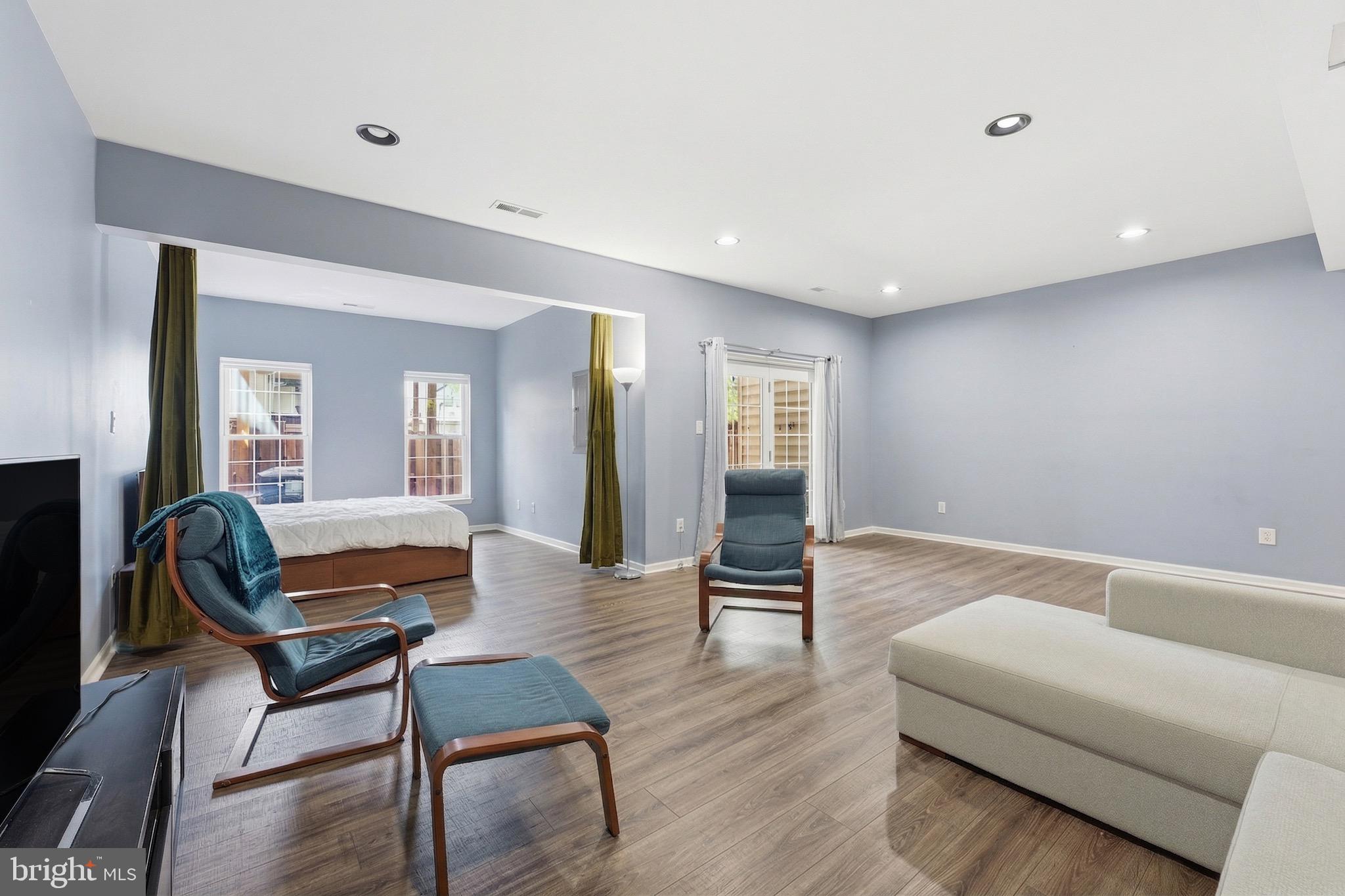 SOUTH RIDING - Residential