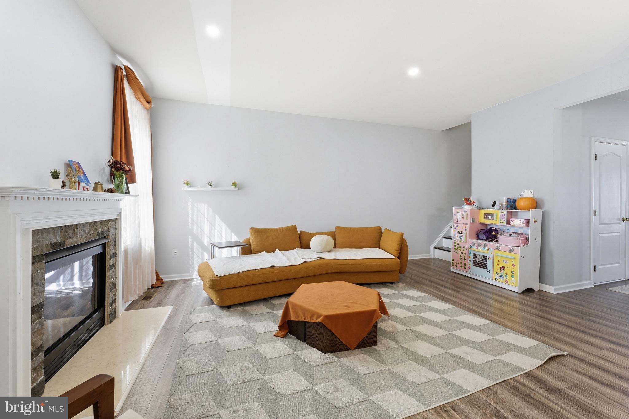 SOUTH RIDING - Residential