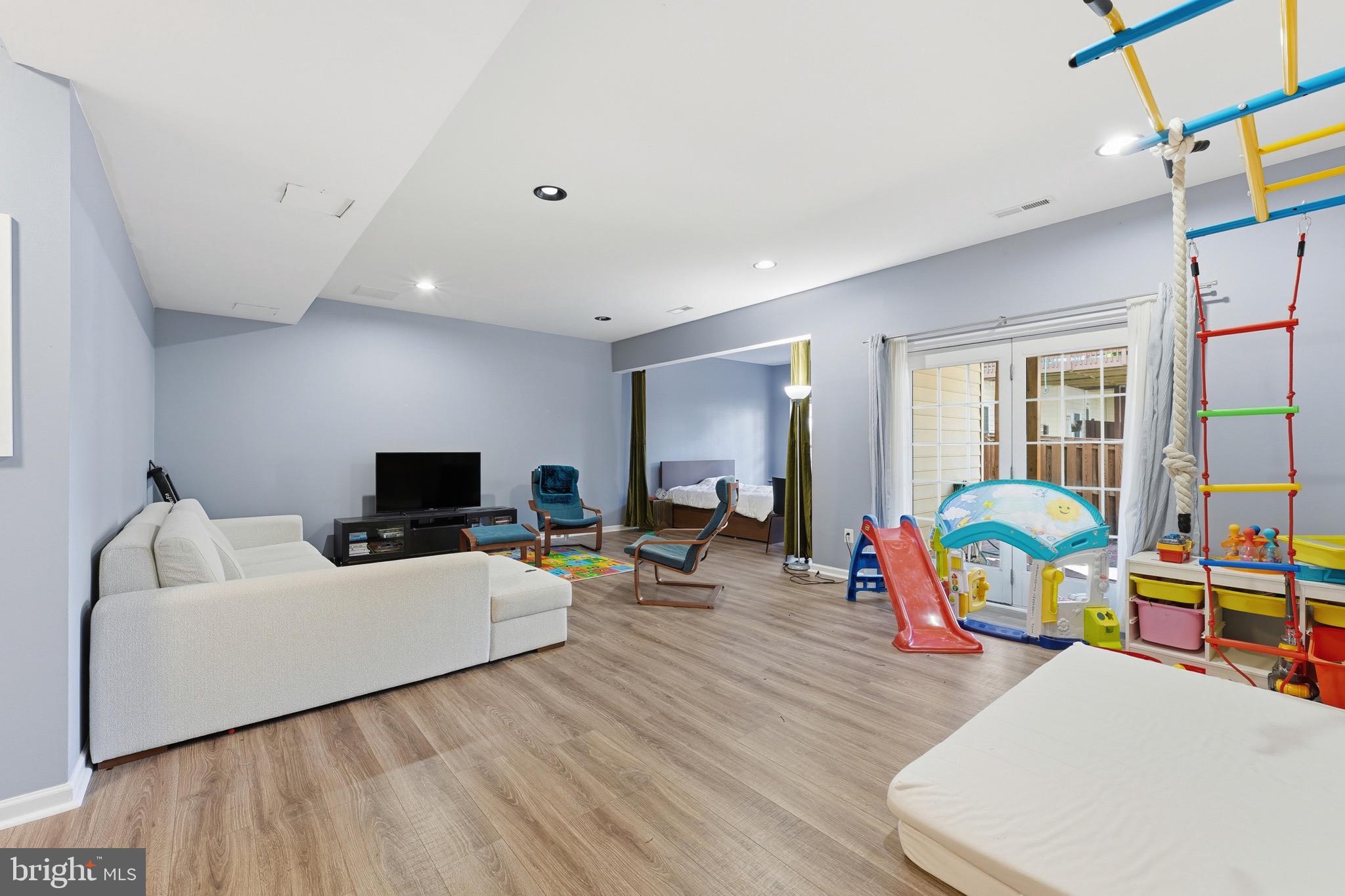 SOUTH RIDING - Residential