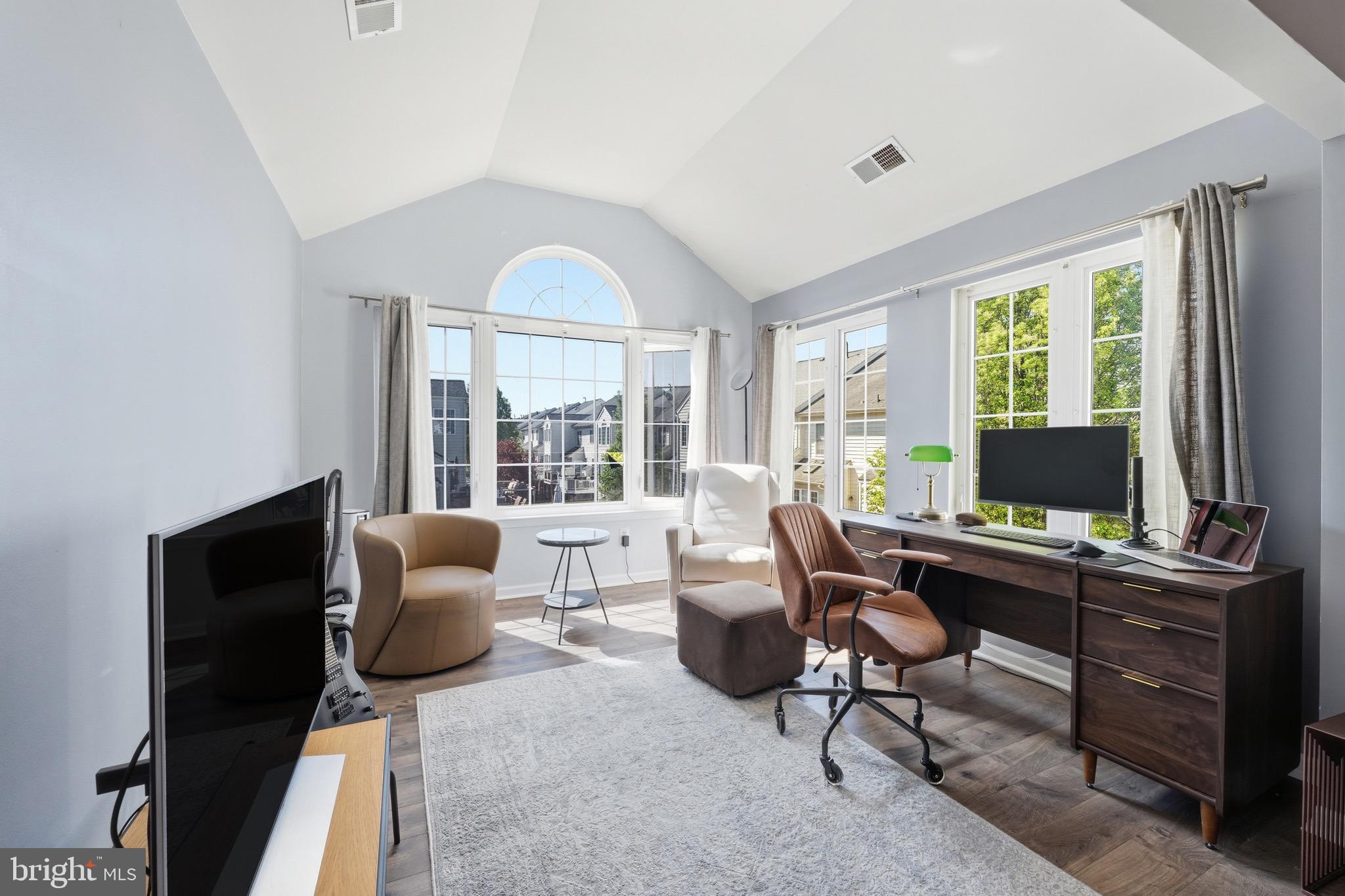 SOUTH RIDING - Residential