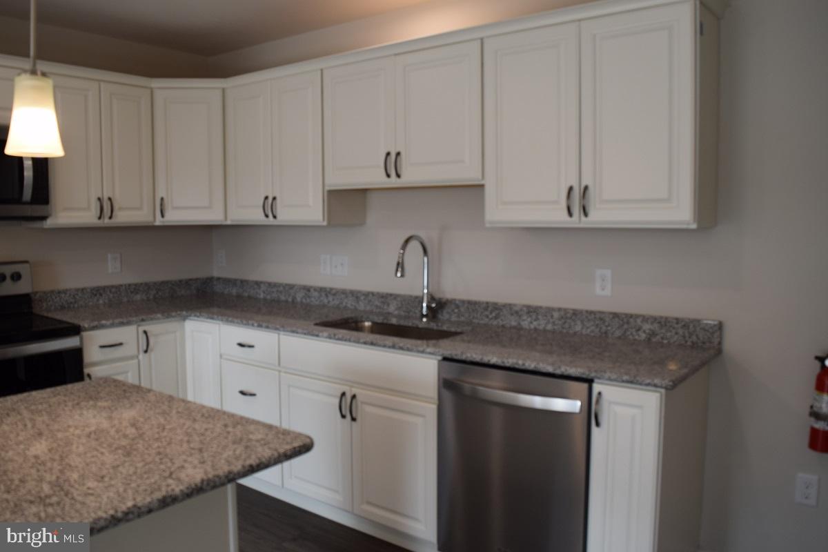 GRAYS POINTE - Residential