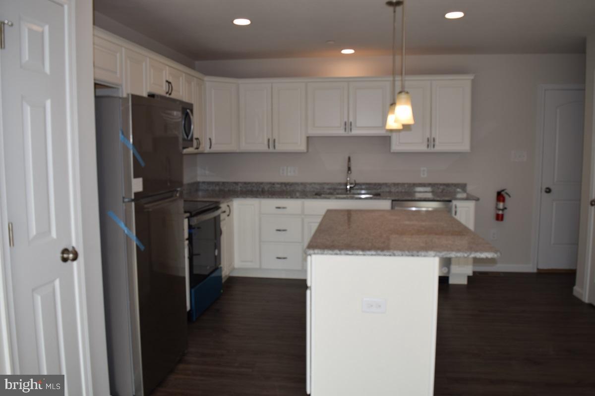 GRAYS POINTE - Residential