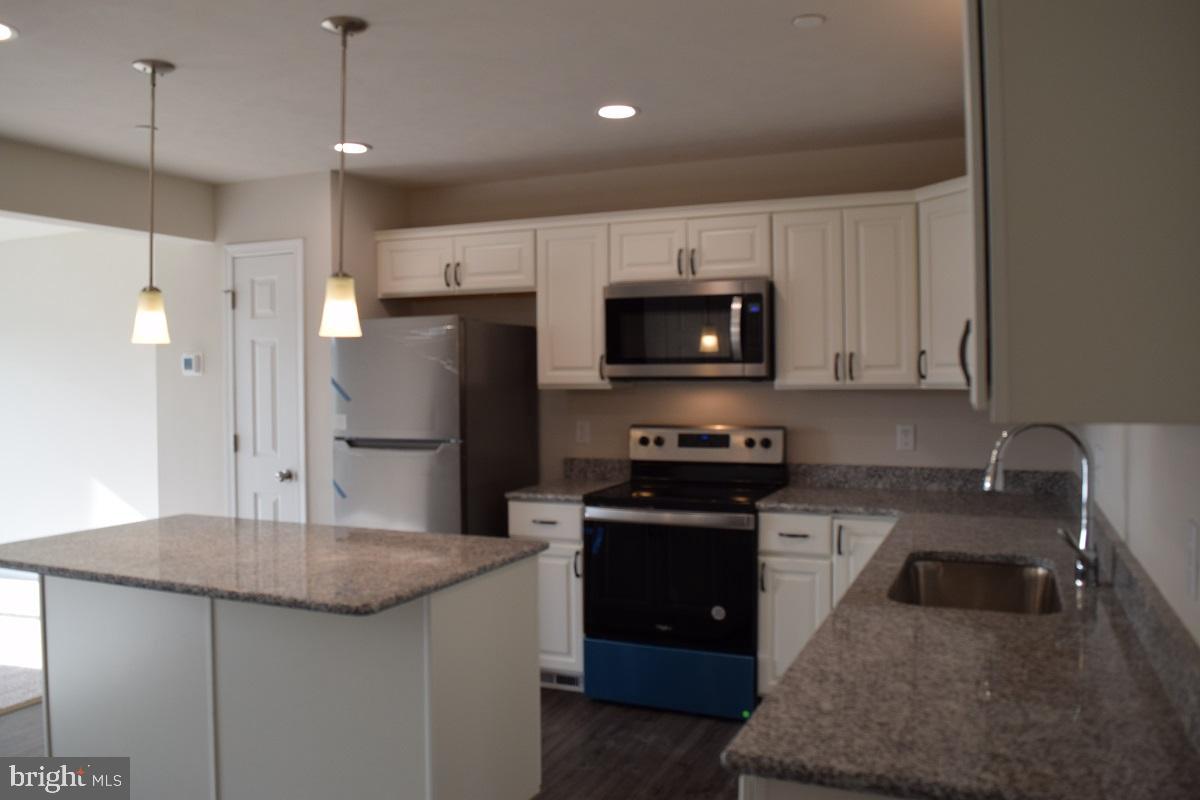 GRAYS POINTE - Residential