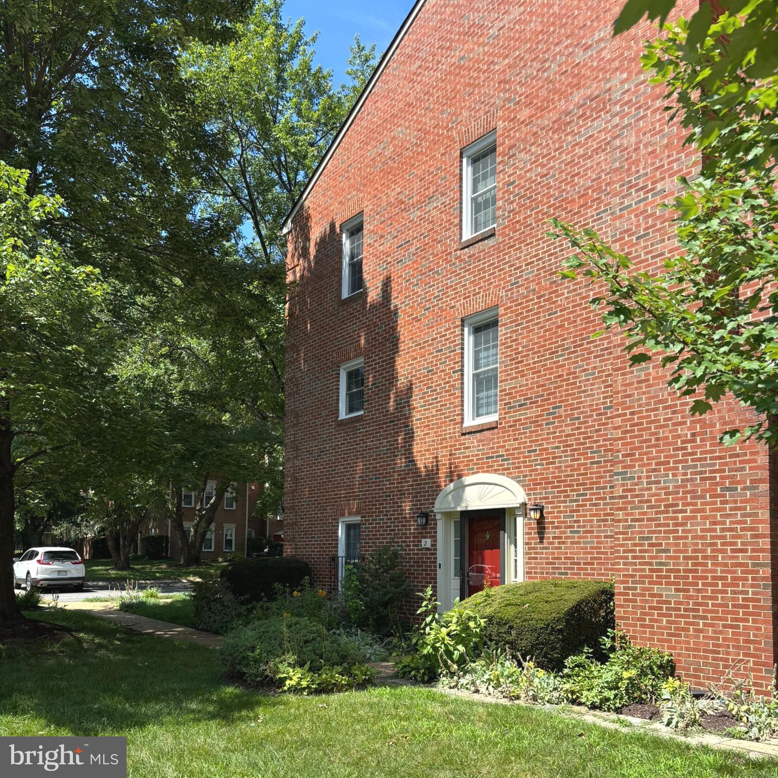 2 S MANCHESTER STREET S