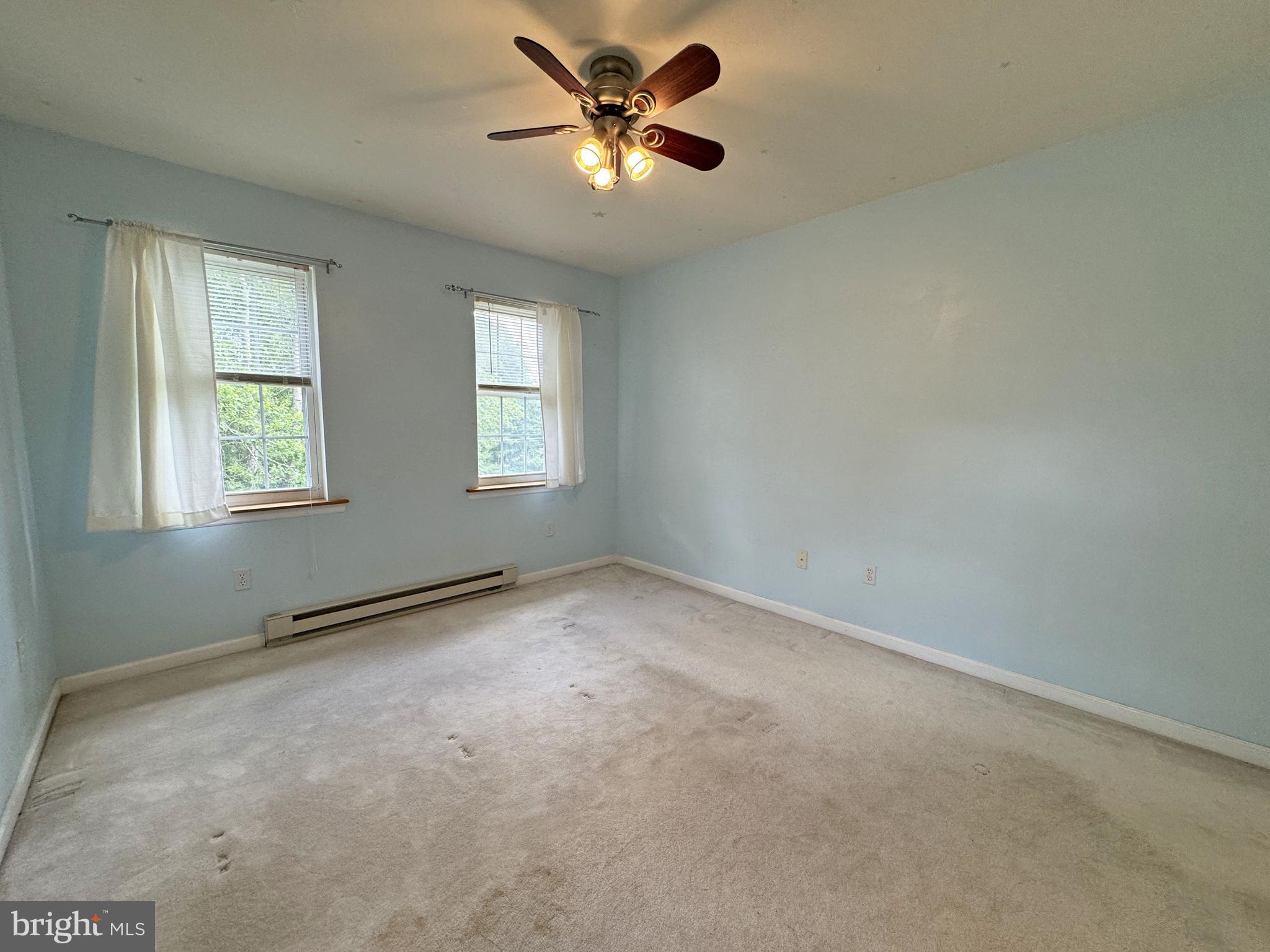 EMERALD LAKES - Residential