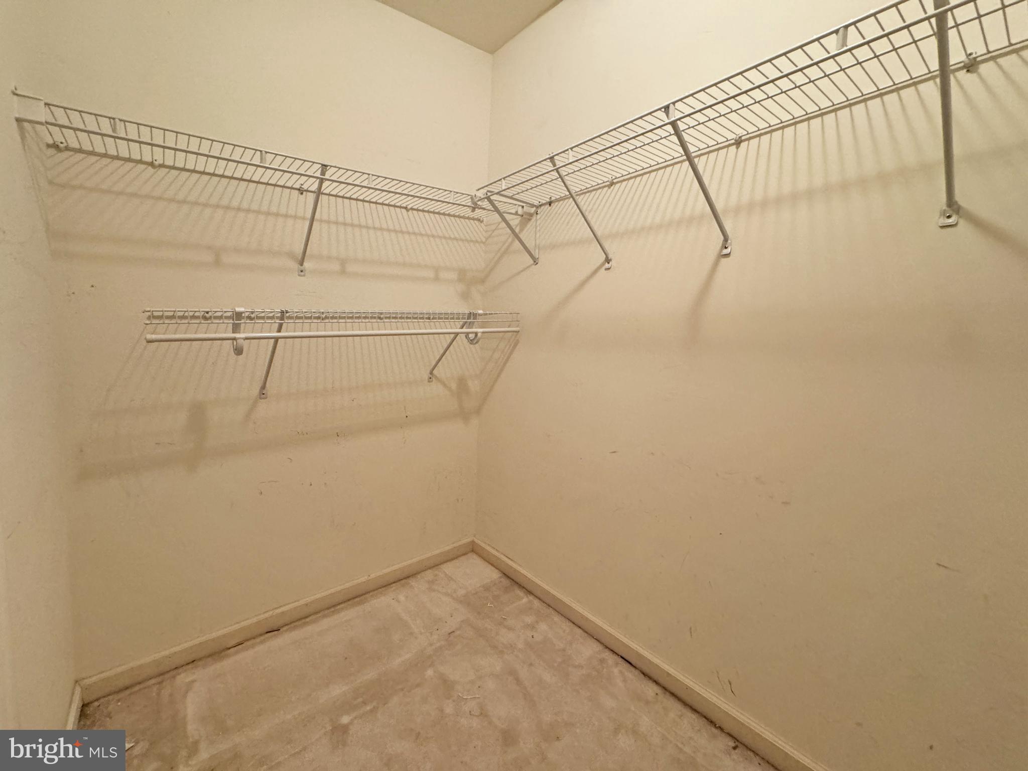 EMERALD LAKES - Residential