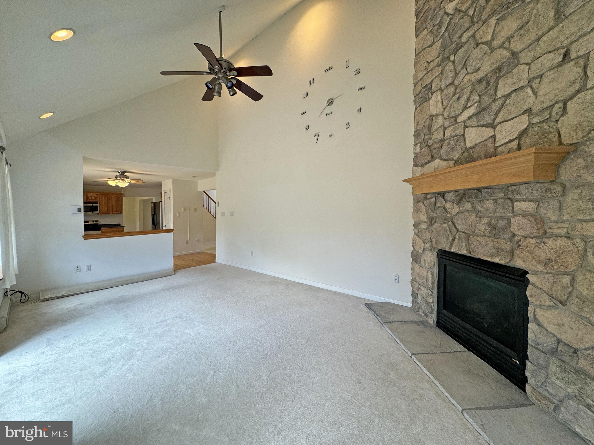 EMERALD LAKES - Residential