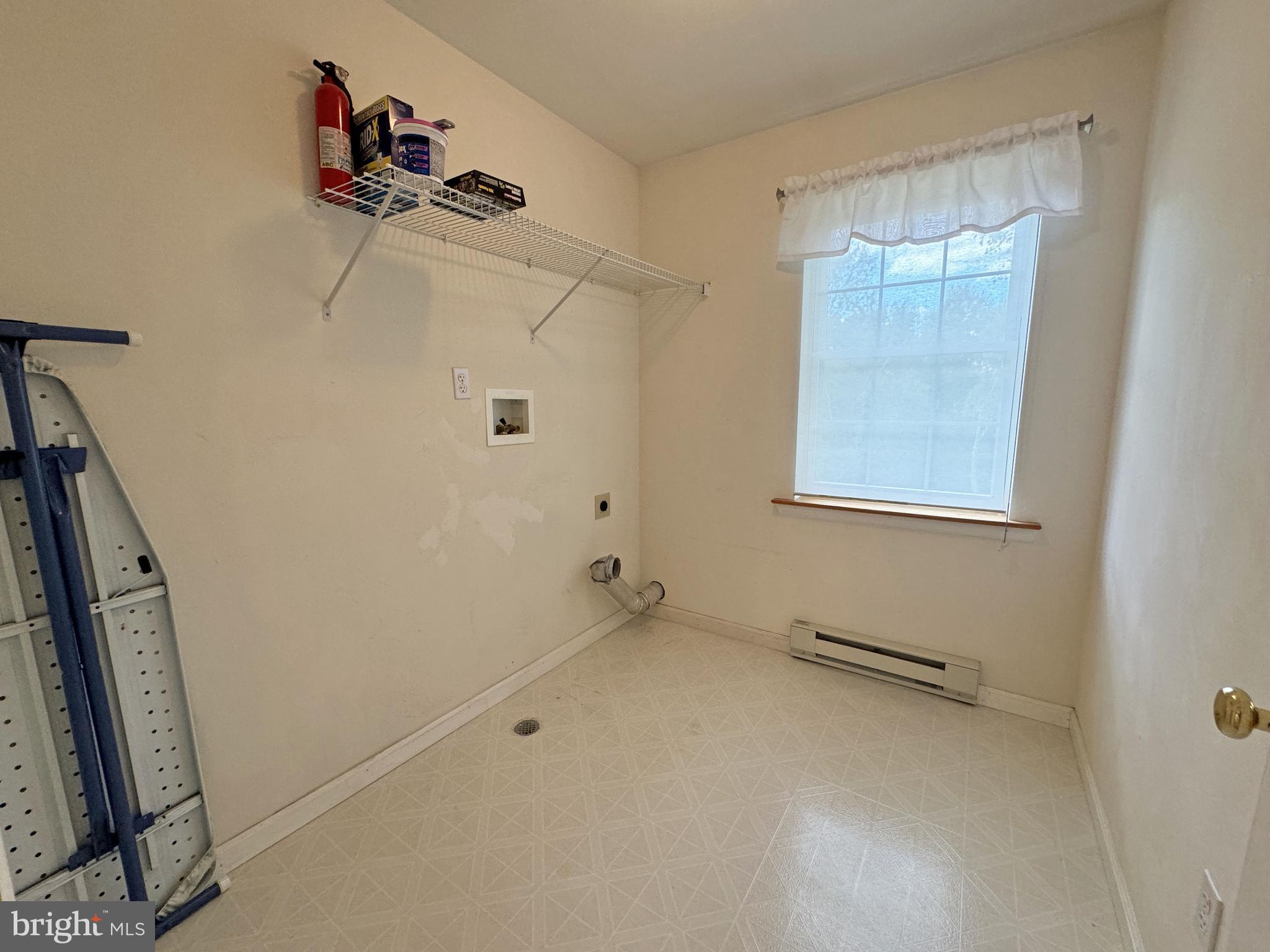 EMERALD LAKES - Residential