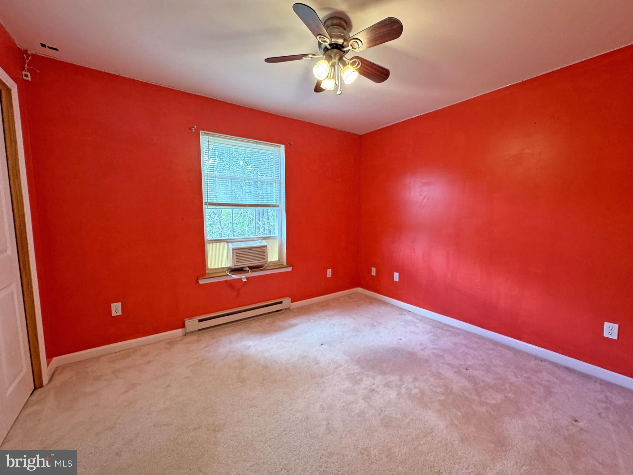 EMERALD LAKES - Residential