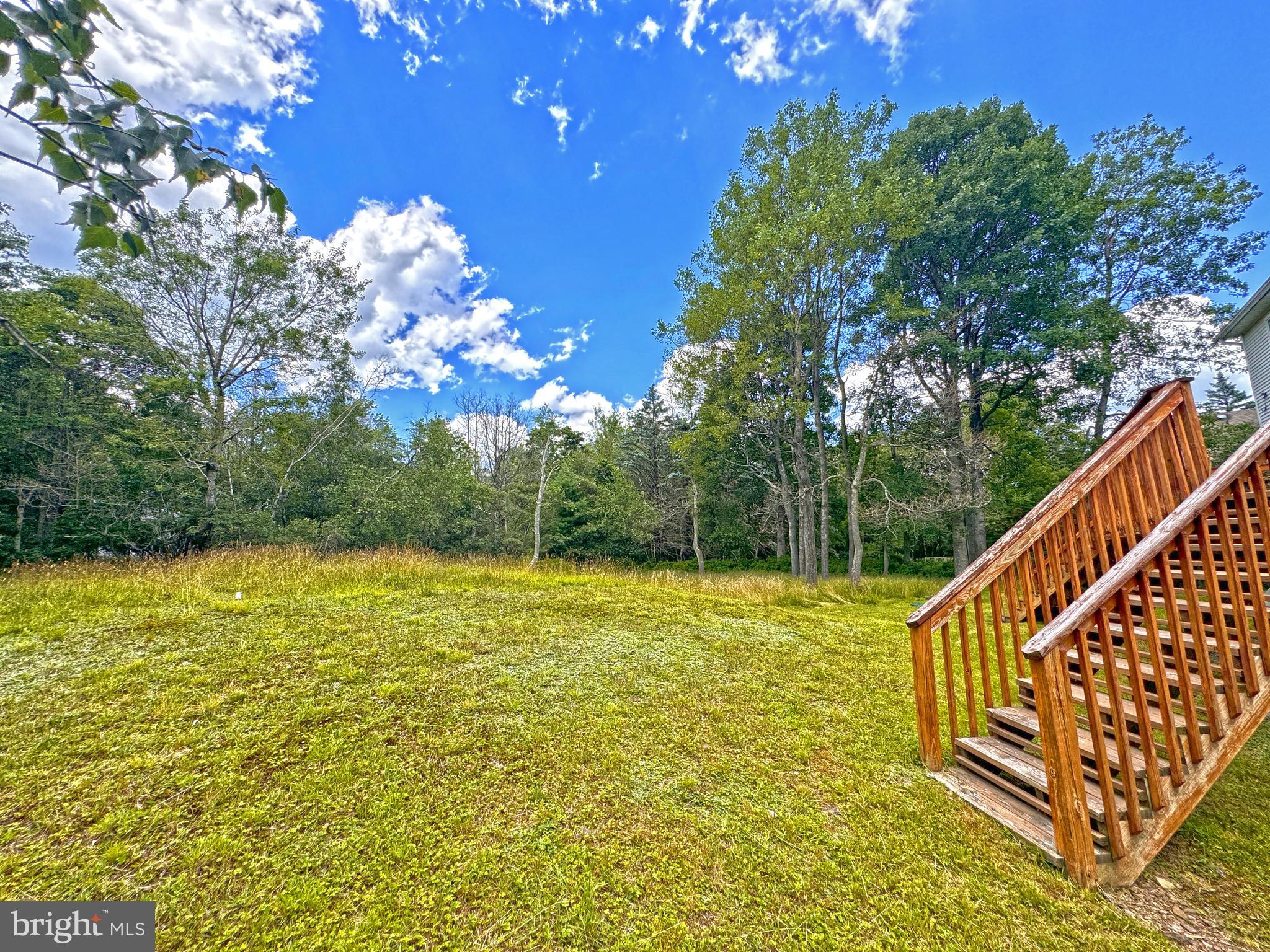 EMERALD LAKES - Residential