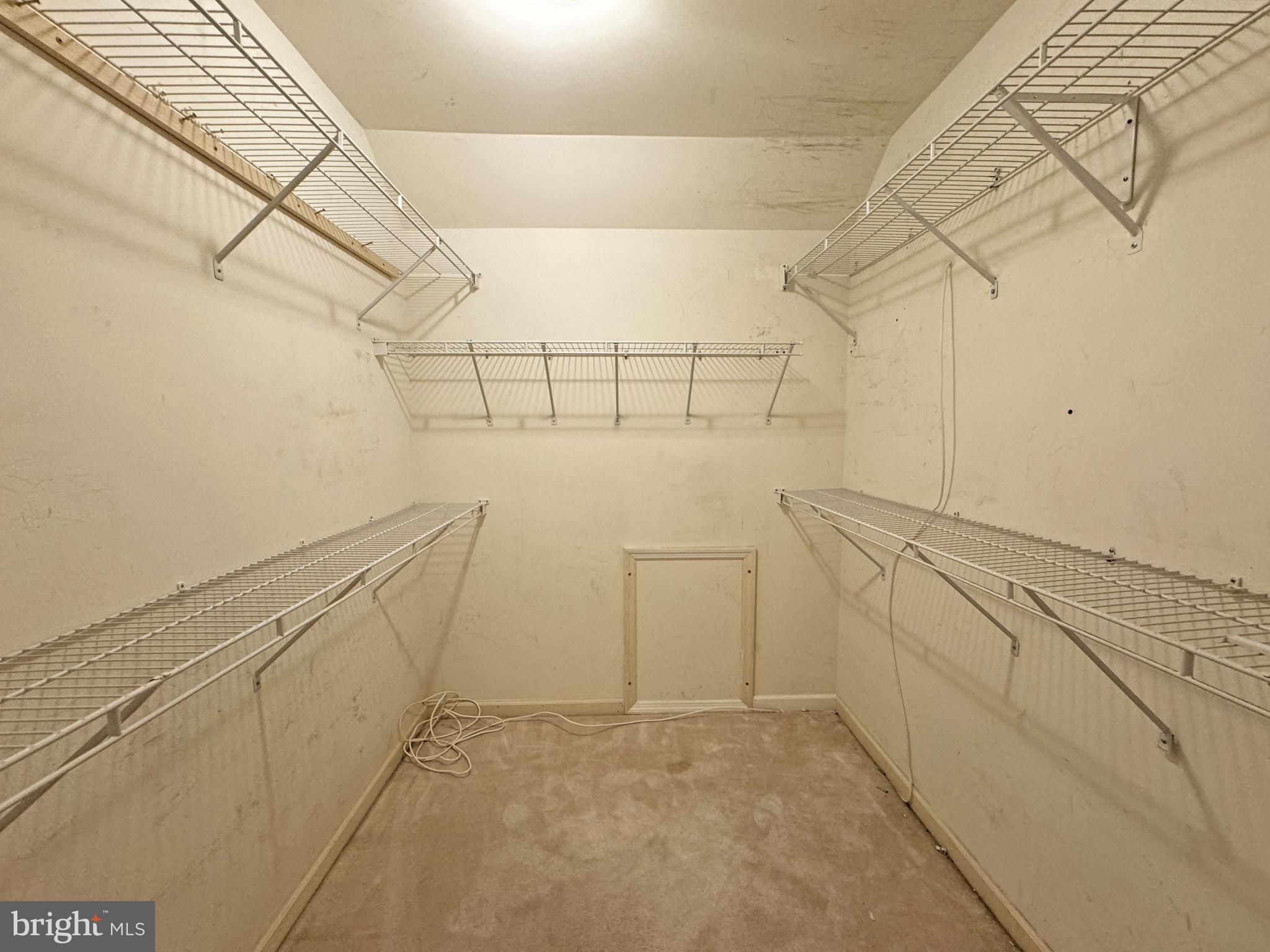 EMERALD LAKES - Residential