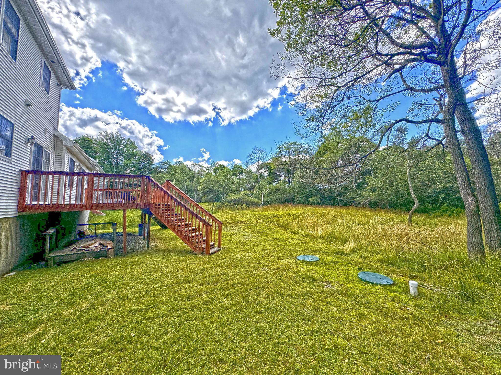 EMERALD LAKES - Residential