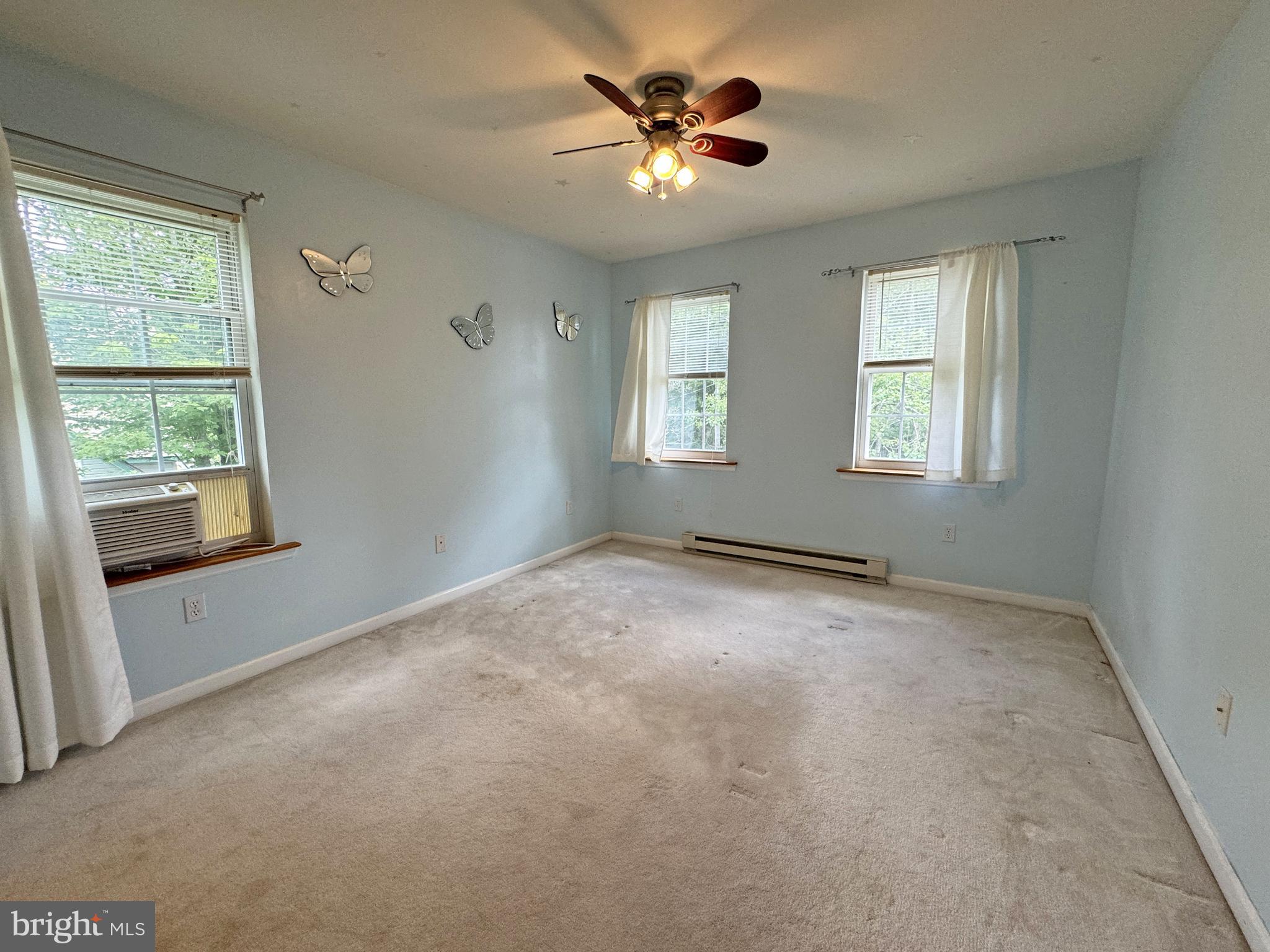 EMERALD LAKES - Residential