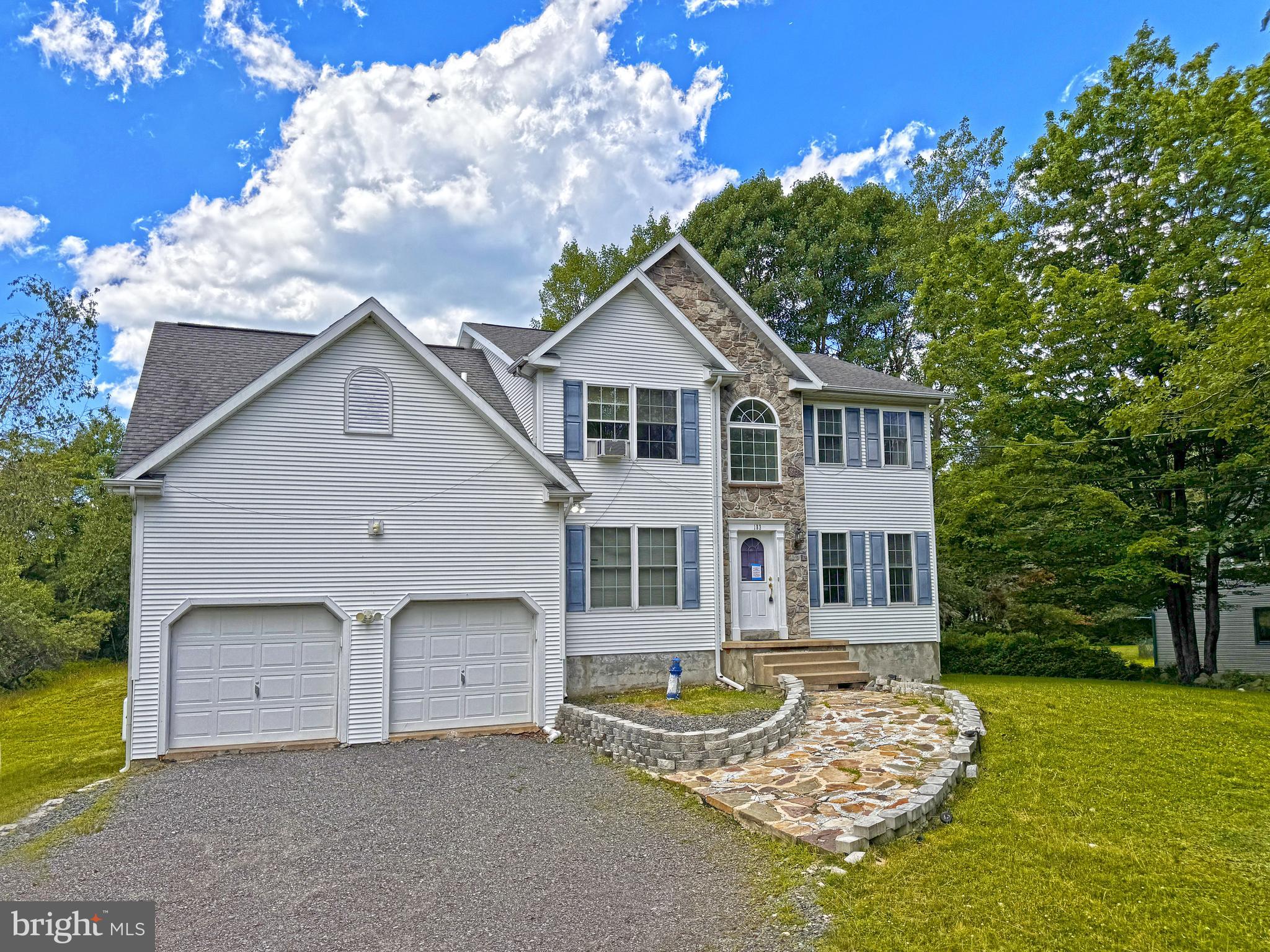 EMERALD LAKES - Residential